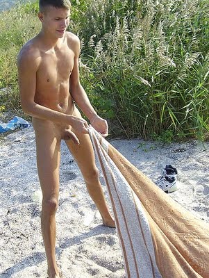 jeune mec naturiste07