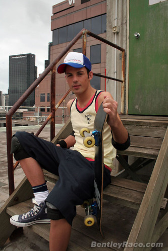 aaron et son skate par un photographe australien02