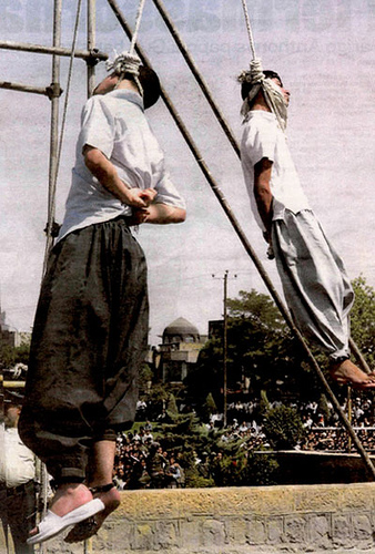 iran-gay-teens-hanging.jpg