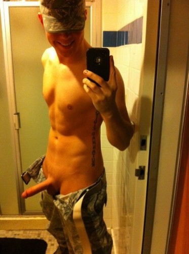 jeune-gay-sexe-tataouage-asiatique.jpg