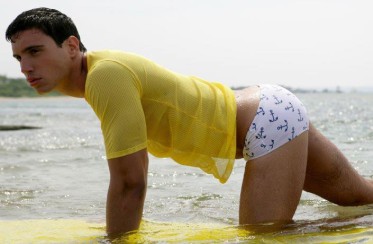 Sexy-men-in-yellow-underwear-cumshotlube--26-.jpg