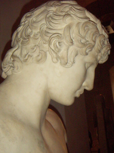 Antinoos--Salle-du-Manege--Louvre--Paris--sept-2004.JPG