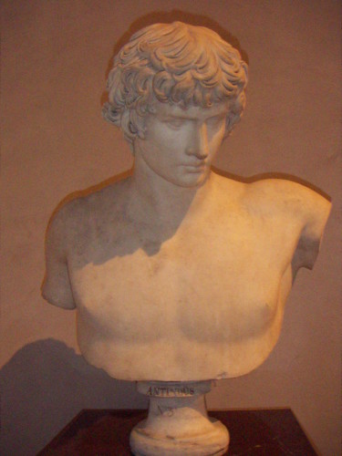 Antnoos--Salle-du-Manege--Louvre--Paris--sept-2004.JPG