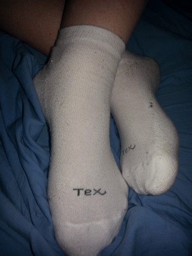 mes-pieds-lesbiens-charlene-pieds-et-chaussettes-blanches.jpg