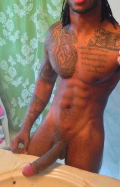0-homem-negro-dotado-cabecudo-tatuado-tattoo-big-headed-di.jpg