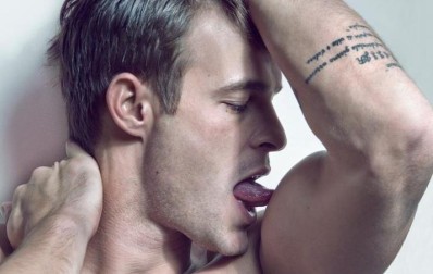Sexy men licking cumshotlube (9)