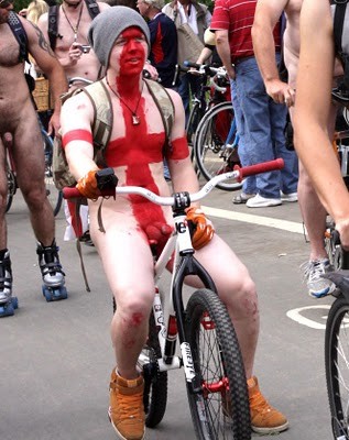 les mecs du naked bike ride londonien09