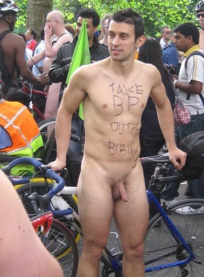 les mecs du naked bike ride londonien11