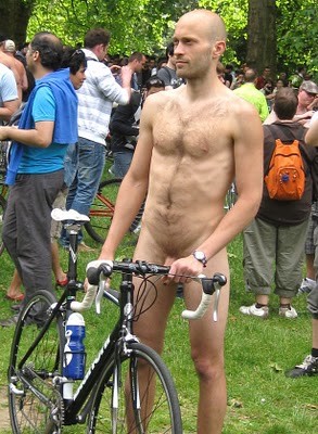 les mecs du naked bike ride londonien04