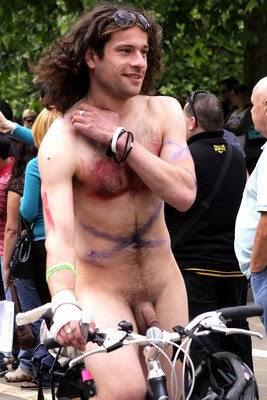 les mecs du naked bike ride londonien07