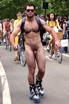 les mecs du naked bike ride londonien08