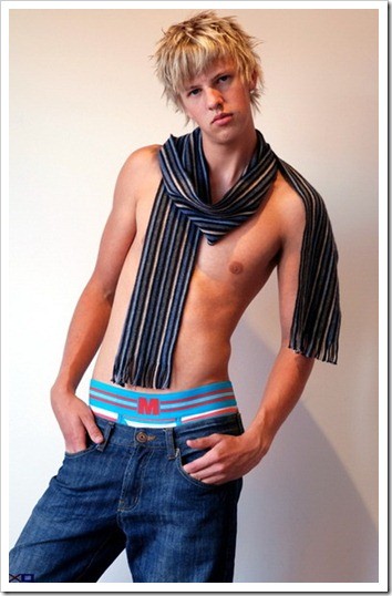 Twinks in scarves01