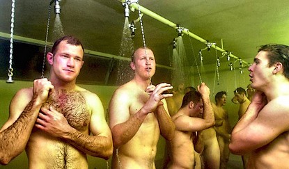 Militaires---Bidasses-Sous-La-Douche.jpg