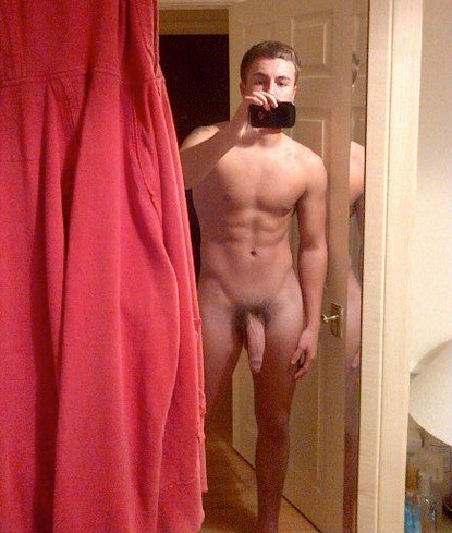 JEROME-21-ANS-BOGOSS-NU-DE-PARIS.jpg