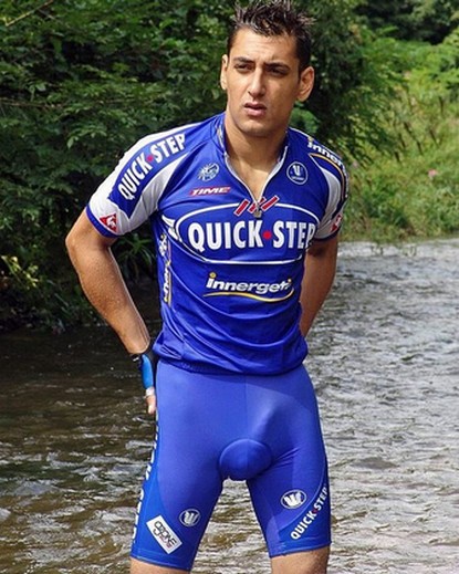 La-forme-d-une-bite-dans-un-lycra-de-cycliste.jpg
