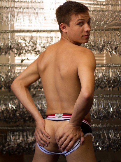JACOB-DIXON-EN-JOCKSTRAP-SEXY.jpg