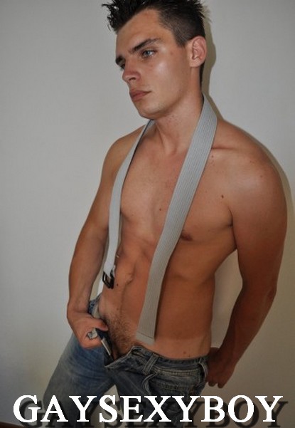 GAYSEXYBOY TORSE NU - MODELE MYKOCAM