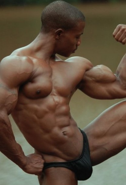 SUPERBE-BLACK-FINEMENT-MUSCLE-EN-SLIP.jpg