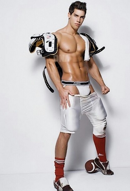 SEXY-MAN---FOOTBALLEUR-AMERICAIN.jpg