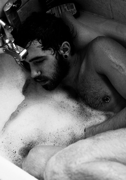 tumblr mtz14ua1Q81rywz5po1 500