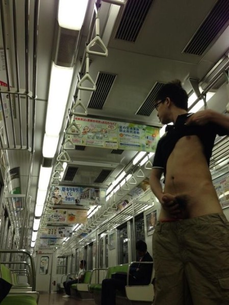 Jeune-mec-se-branle-dans-le-metro.jpg