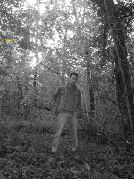 Dany in the pwoods (5)