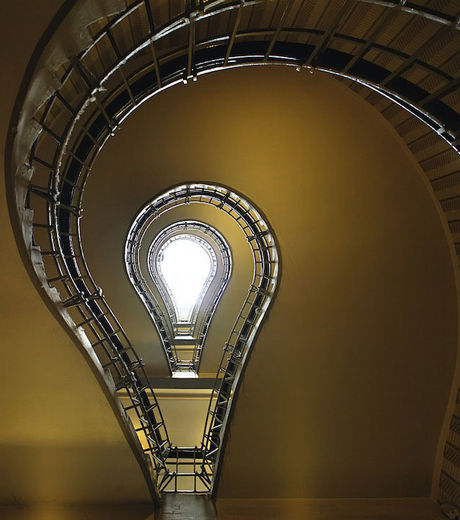 magnifiquement-mis-en-lumiere-cet-escalier-est-un-bijou-dan