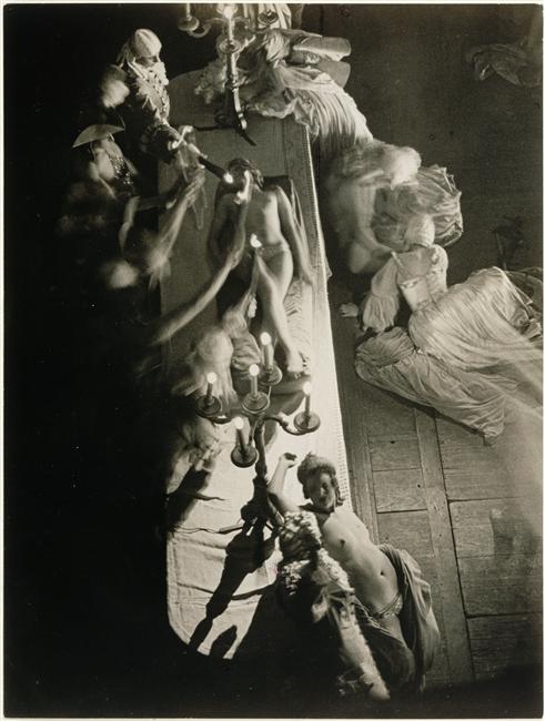 Folies-Bergeres-1930-brasai.jpg