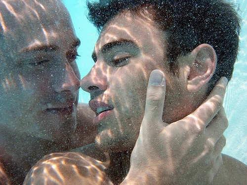 gay-male-kissing-cumshotlube--37-.jpg