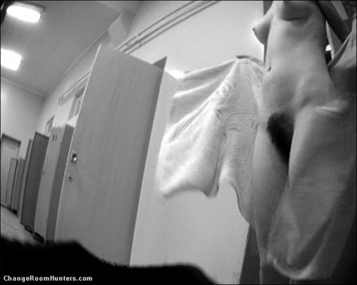 great-tits-and-hairy-box-snapped-in-locker-room-004.jpg