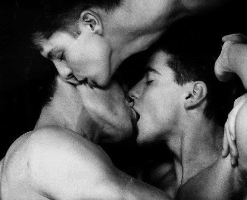 gay-male-kissing-cumshotlube--22-.jpg