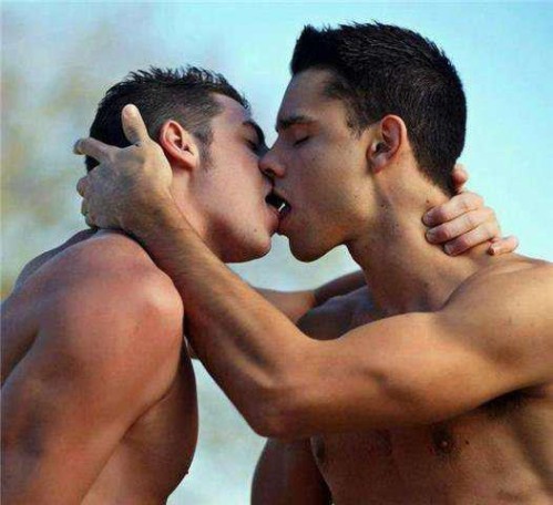 gay-male-kissing-cumshotlube--9-.jpg