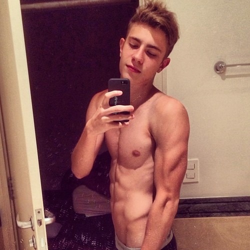 tumblr_mzdi0fwSKD1qgzh68o1_500.jpg