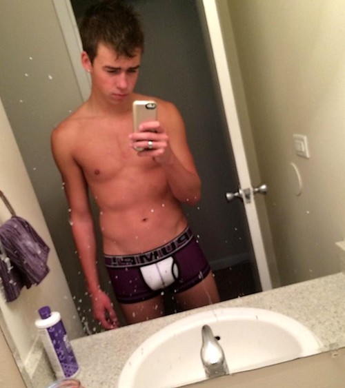 Essai-Jockstrap-N-1---Troy-Ryan.jpg