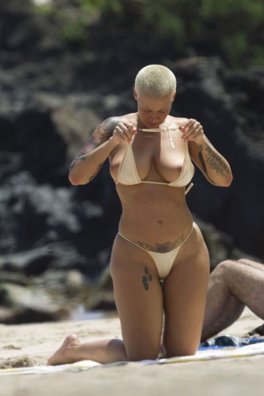 Amber-Rose-Topless-05