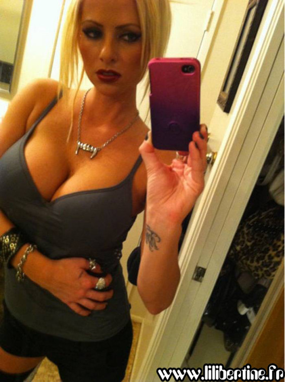 sex-bomb-selfshot.jpg