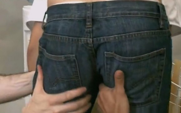 Petit-cul-de-minet-dans-un-jeans-moulant.jpg