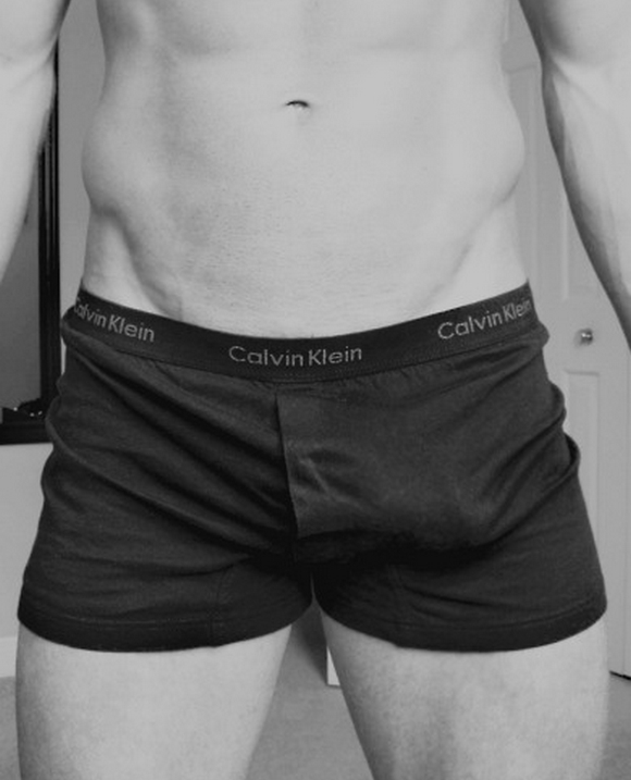 La-forme-d-une-queue-dans-un-calecon-Calvin-Klein.jpg