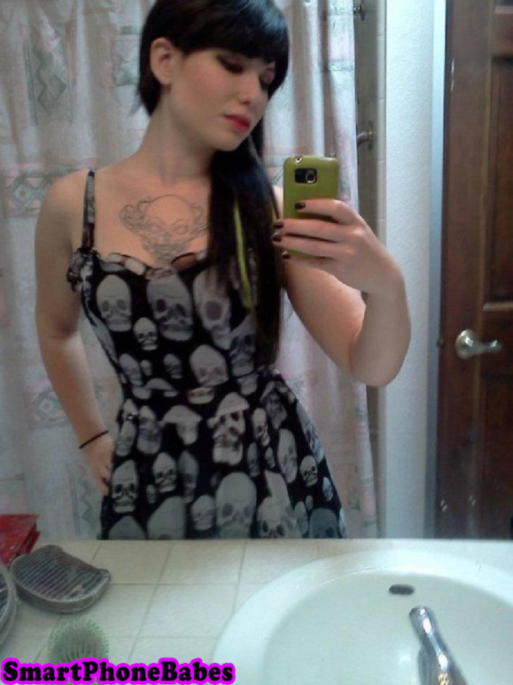smartphonebabes224.jpg