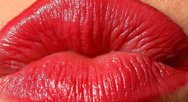lêvres maquillage rouge coloré femmes langues (24)