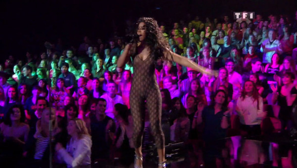 89264742kelly-rowland-nrj-music-awards-2010-caps04.jpg