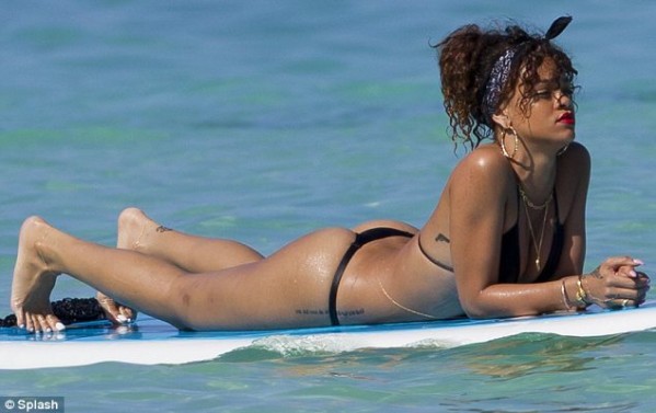 Rihanna-g-string-bikini.jpg
