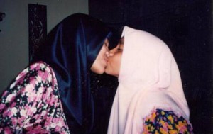 muslim_lesbian_girls_kissing-300x189.jpg