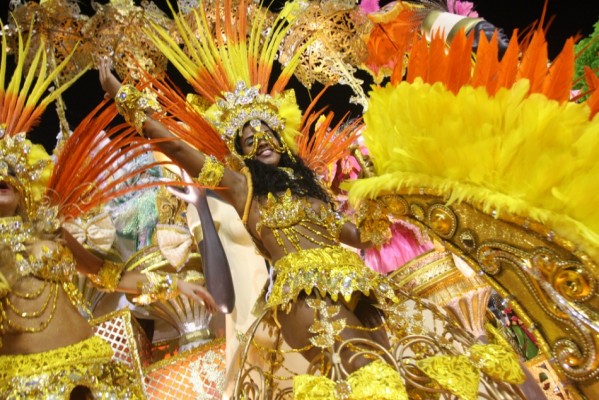 Rio-de-Janeiro-Carnival-2012-Parades-in-Sambadrome-Big-Pict.jpg