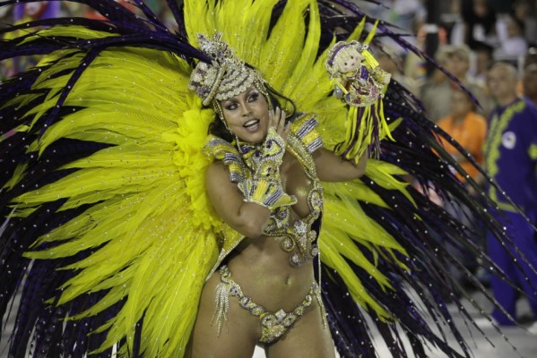 Rio-de-Janeiro-Carnival-2012-Parades-in-Sambadrome-copie-2.jpg