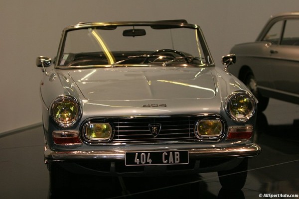1967-peugeot-404-cabriolet 04 m