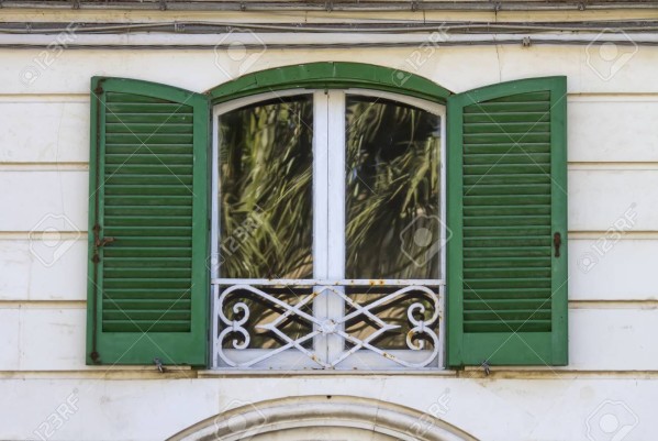 33172479-old-window-from-sicily