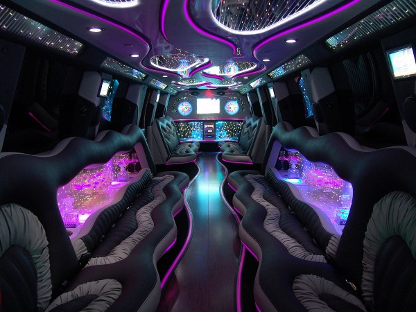 Limousine-Service-Las-Vegas-1-0R0WHF4B2B-1280x9600.jpg