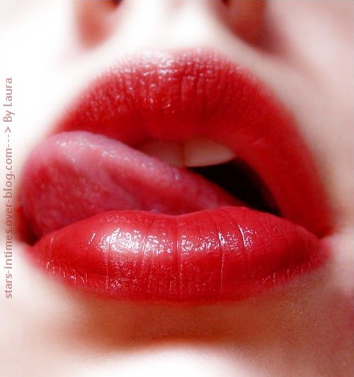lêvres maquillage rouge coloré femmes langues (40)