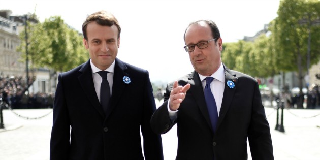 Hollande-et-Macron-cote-a-cote-cette-emouvante-ceremonie-du
